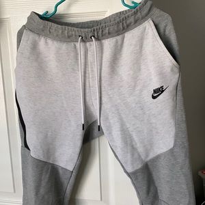 Nike tech fleece joggers. Excellent condition!!
